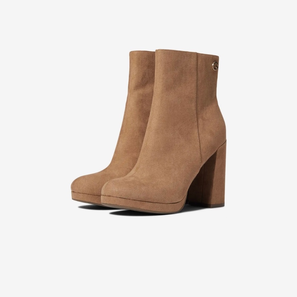 GBG Los Angeles platform ankle boots NWOT